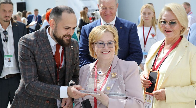 Вероника Скворцова представила эталонную модель оказания медицинской помощи сотрудникам промышленных предприятий на Всероссийской неделе охраны труда